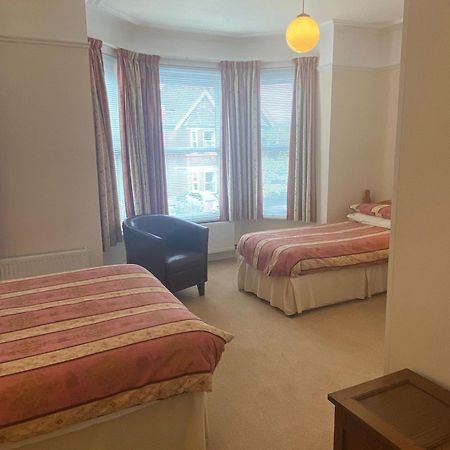 Landguard Lodge Guest House Shipley  Экстерьер фото