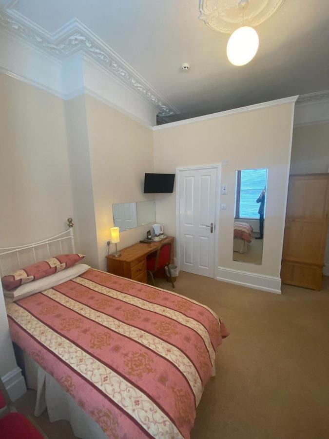 Landguard Lodge Guest House Shipley  Экстерьер фото