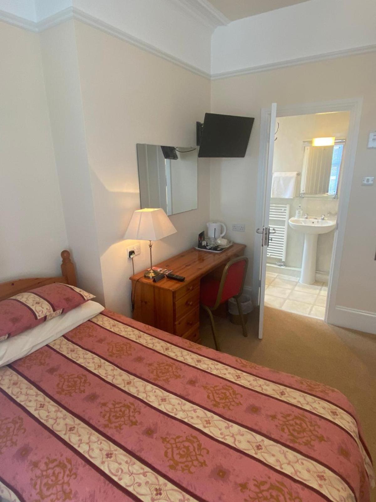 Landguard Lodge Guest House Shipley  Номер фото