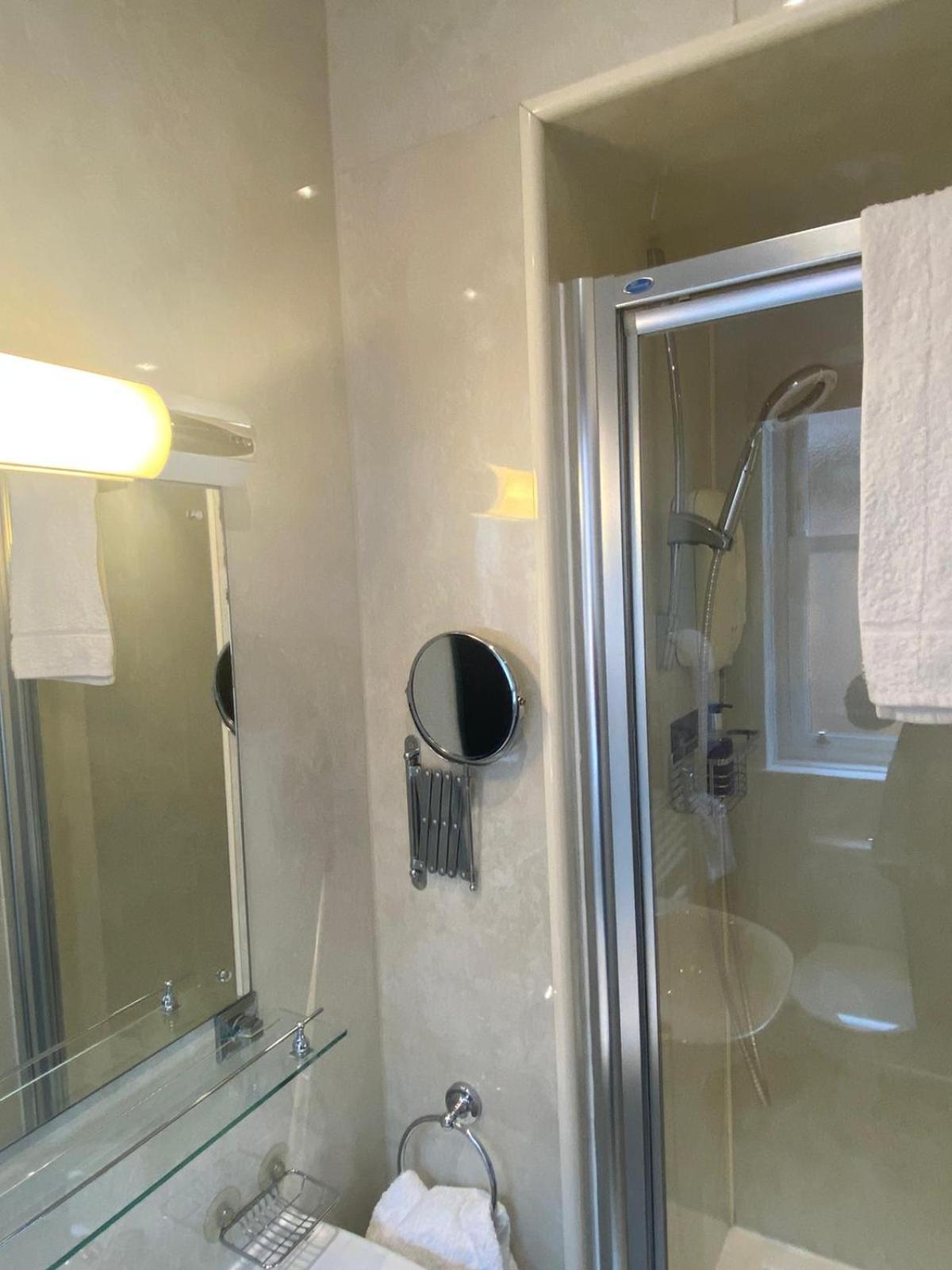 Landguard Lodge Guest House Shipley  Экстерьер фото