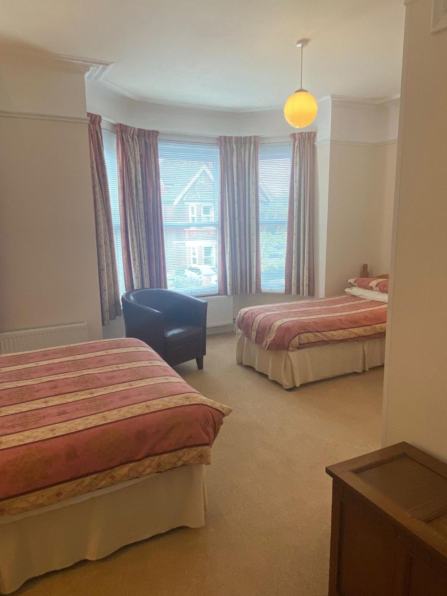 Landguard Lodge Guest House Shipley  Экстерьер фото